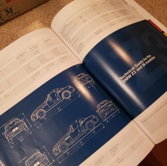 BMW Z3 M Roadster UT Models 1996 1/18 + BMW Z3 Brochure Catalogs - Picture 9 of 9